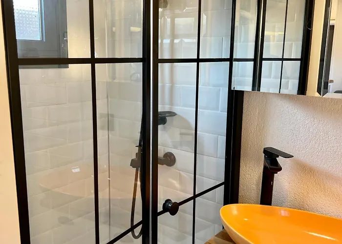 Tiny Ξενοδοχείο